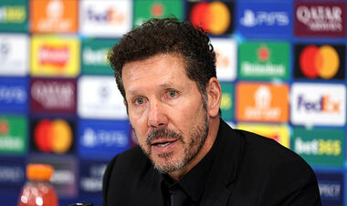 Сімеоне посварився з фанатом, отримав червону і пішов з поля з поліцейським