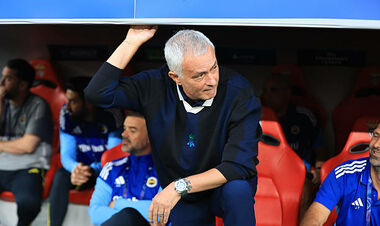 Бенфіка підтвердила прихід Моуріньо. Трубін і Судаков приготувалися