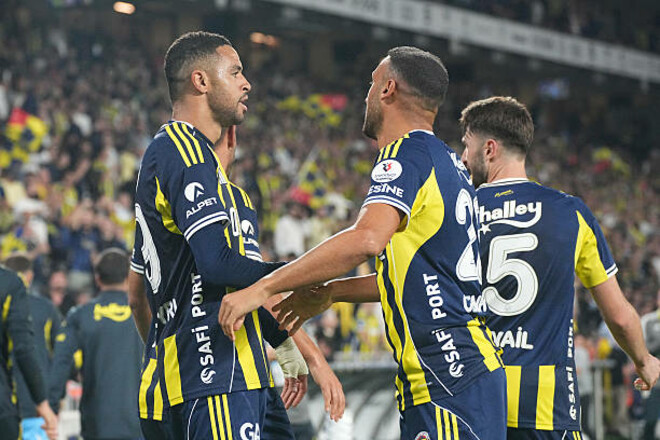 Фенербахче не сумел выиграть перенесенный матч в Турции. Турнирная таблица