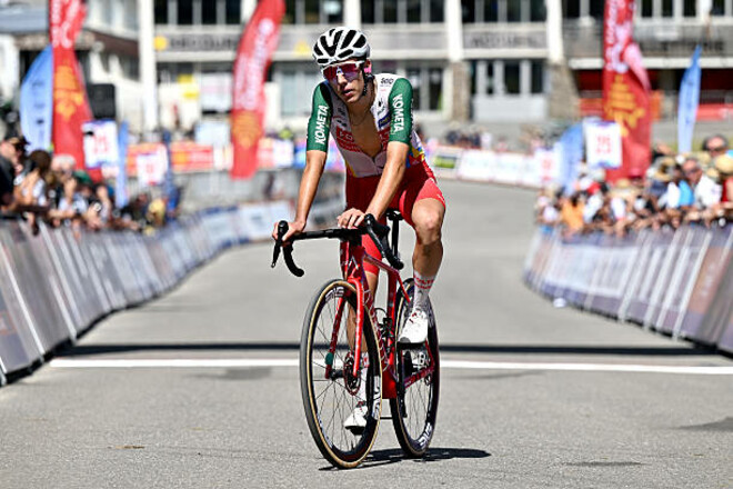 Команда Visma Lease a Bike заключила контракты с тремя велогонщиками