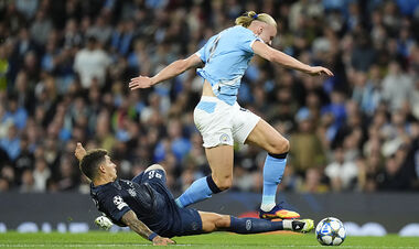 VIDEO. Captain Napoli received red in the match against Manchester City