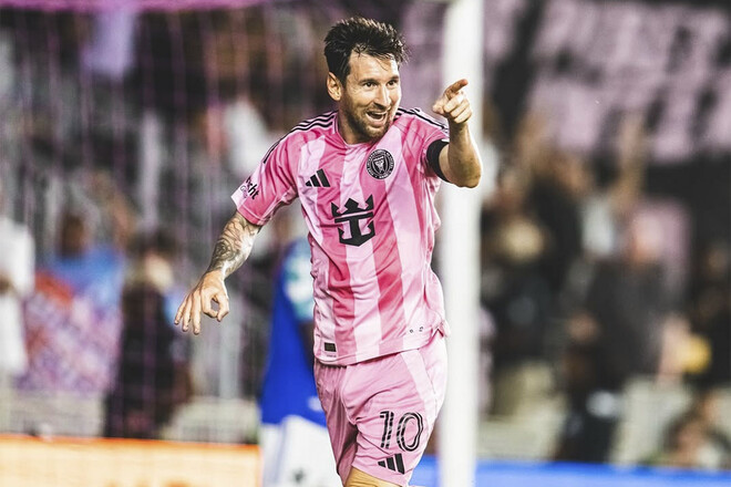 ВІДЕО. Три симпатичні моделі закликали Мессі підписатися на їх OnlyFans