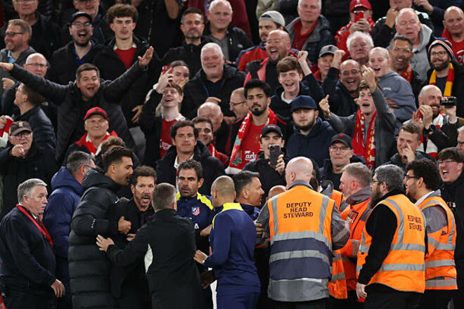 УЕФА начало расследование конфликта между Симеоне и фанатом Ливерпуля