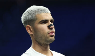 Когда играет Алькарас? Расписание первого игрового дня Кубка Лейвера 2025