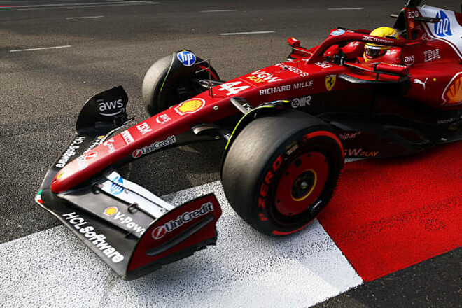 Старт Гран-при Баку: Феррари против Макларен, стены для Леклера и Пиастри