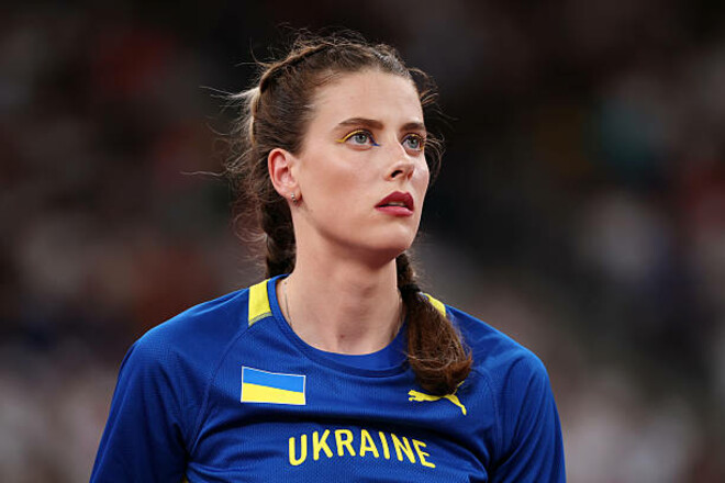 ВИДЕО. Торт и дорогая машина. Магучих показала, как празднует день рождения