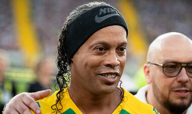 Роналдиньо примет участие в церемонии вручения Золотого мяча