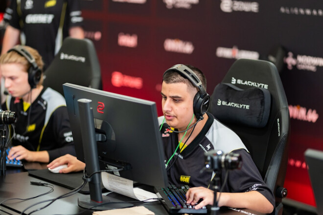 NAVI обыграли Passion UA и вышли в финал верхней сетки StarLadder по CS2