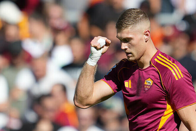 Довбика хочет купить легендарный клуб. Титулованный тренер требует трансфер