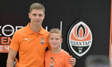 ФОТО. Валерий Бондарь провел автограф-сессию для фанатов в Киеве