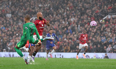ВИДЕО. Голкипер Челси получил красную на 4-й минуте матча с Ман Юнайтед