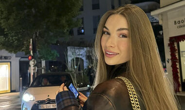 ФОТО. Жена звезды сборной Украины показала роскошную грудь. Огонь