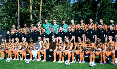 ФОТО. Шахтер провел официальную фотосессию сезона 2025/26