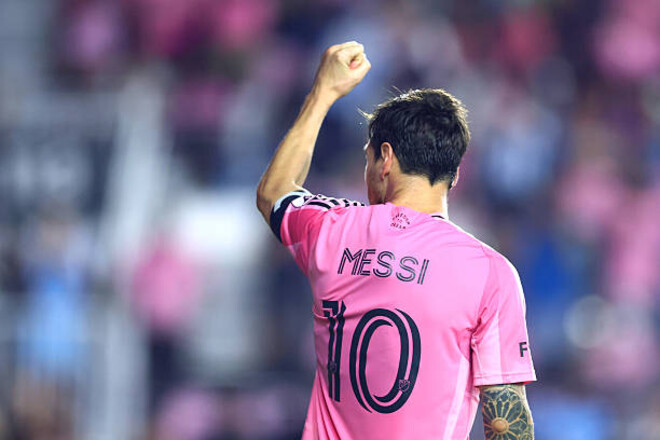 882 гола, 391 ассист. Лионель Месси снова провел результативную игру