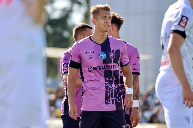 ФОТО. Тяжелая травма Супряги. Форвард забил и тут же был заменен