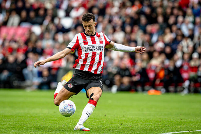 Нестаріючий Перішич повторив досягнення Мертенса за ПСВ