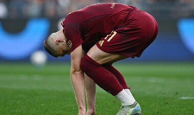 «Разделил фанатов пополам». В Италии рассказали, как Роме быть с Довбиком