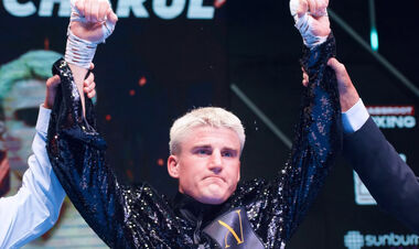 Украинский боксер нокаутировал россиянина и… обнялся с ним