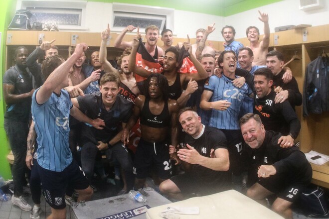 Радість по-англійськи. Фанат у підкаті вирубив автора переможного пенальті