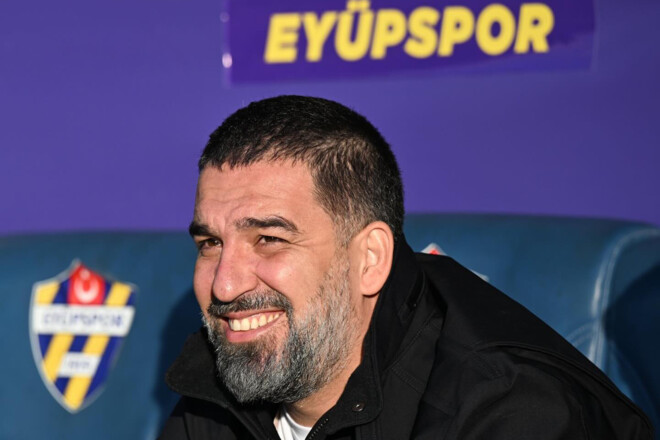 Тренер, якого сватають у Шахтар, вже попрощався із гравцями своєї команди