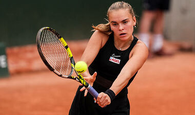 ФОТО. Бейлек у польоті намагалася повернути м'яч на половину Стародубцевої