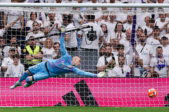 VIDEO. Lucky. Lunin's error while going out in a match with Real Madrid