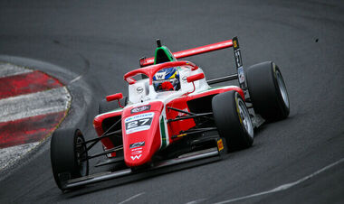 Александр Бондарев 2025 в гонке Ф-4 Италии. Смотреть онлайн LIVE