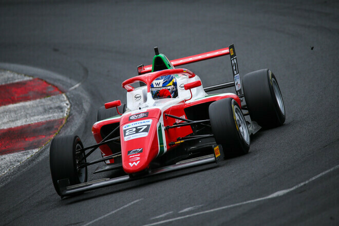 Александр Бондарев 2025 в гонке Ф-4 Италии. Смотреть онлайн LIVE