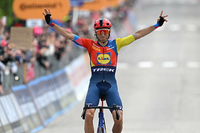 Giro d'Italia 2025. Победителем 15-го этапа стал Карлос Верона