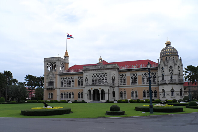 Будущее правительства Таиланда под угрозой из-за конфликта в коалиции