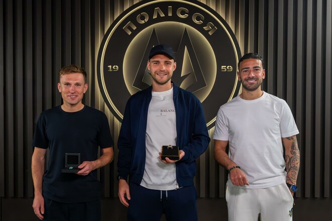 ФОТО. Президент Полесья вручил награды трем лучшим игрокам сезона