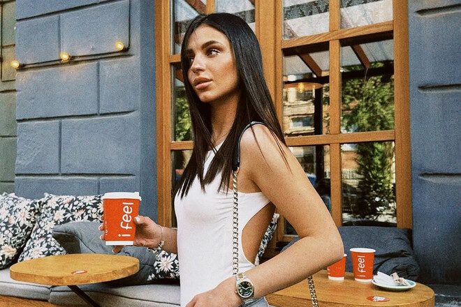 ФОТО. Ведущая УПЛ-ТБ впечатлила новыми снимками. Она – огонь