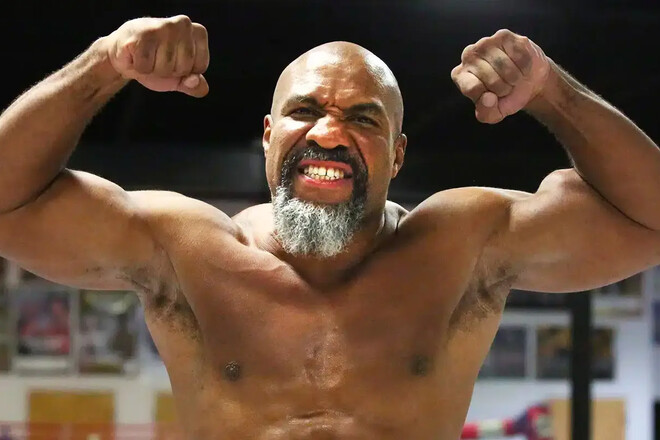 «Он невероятный». Шеннон Бриггс назвал победителя реванша Усик – Дюбуа