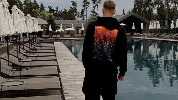 ВІДЕО. Футболіст Динамо цілує відому українську блогерку. У них роман