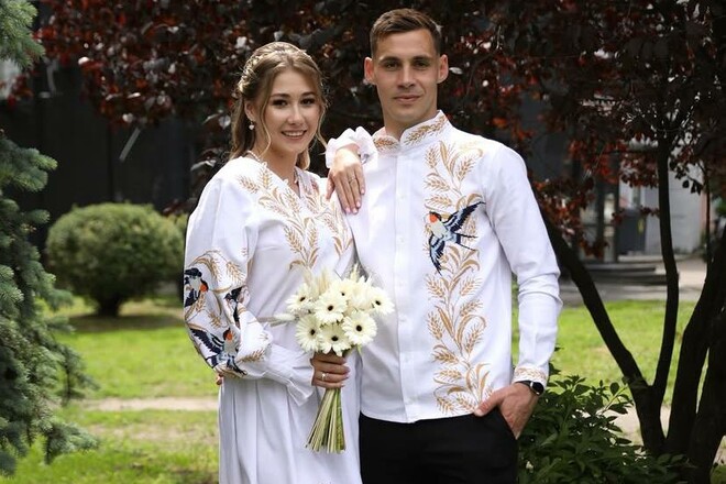 ФОТО. Екс-капітан ЛНЗ одружився. Пара здивувала нарядами