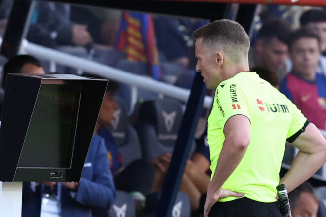 VAR змінив 16 рішень у матчах Реала та Алавеса. У Барселони навпаки