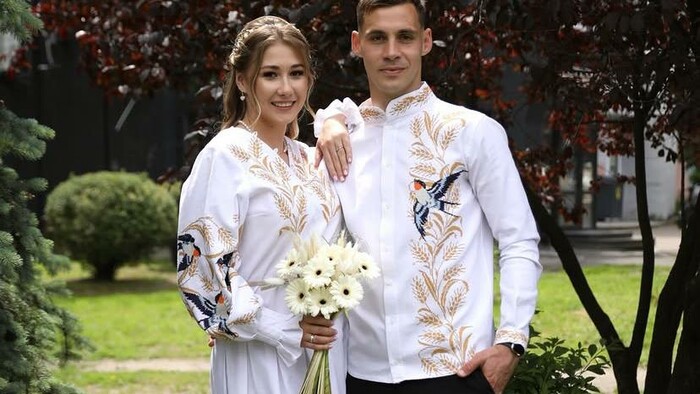 ФОТО. Екс-капітан ЛНЗ одружився. Пара здивувала нарядами