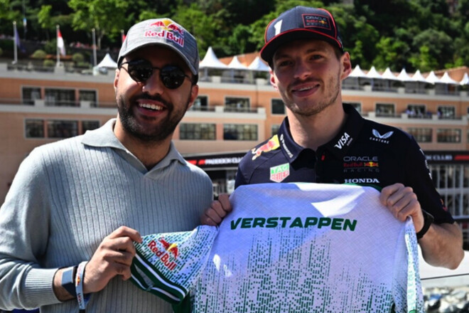 ФОТО. Чемпион Формулы-1 представил партнерство киберклуба с Red Bull