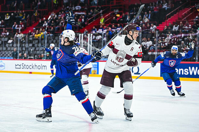 ЧМ по хоккею. Латвия обыграла Францию, победа Швейцарии