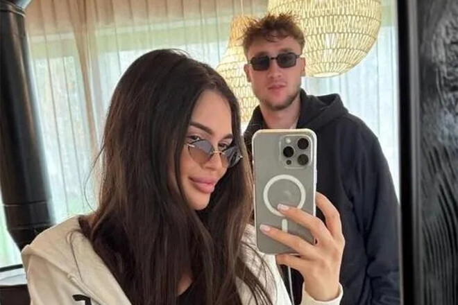 ФОТО. Нападающий Динамо снова засветился со своей девушкой. Все серьезно