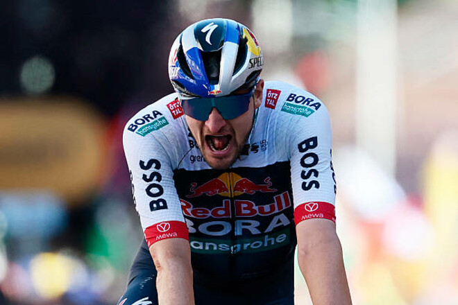 Giro d'Italia 2025. Победителем 18-го этапа стал Нико Денц