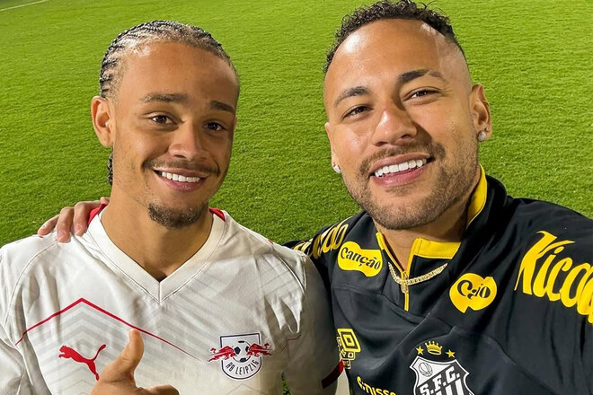 ВИДЕО. Неймар и Хави Симонс встретились. И организовали крутой баттл