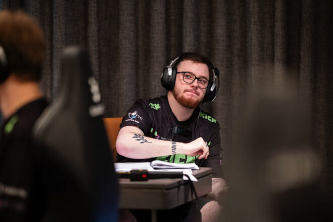 російський тренер українського клубу: «Прапор не показує мою позицію»