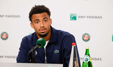 Первая ракетка Франции снялся с РГ из-за стрессового перелома спины