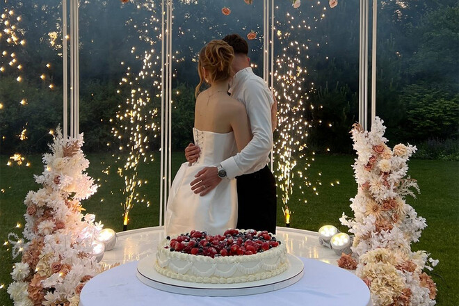 ФОТО. Ещё один украинский футболист женился. Сезон свадеб стартовал