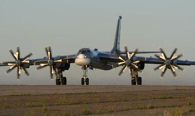 Массово атакованы аэродромы рф, поражены 40 стратегических бомбардировщиков