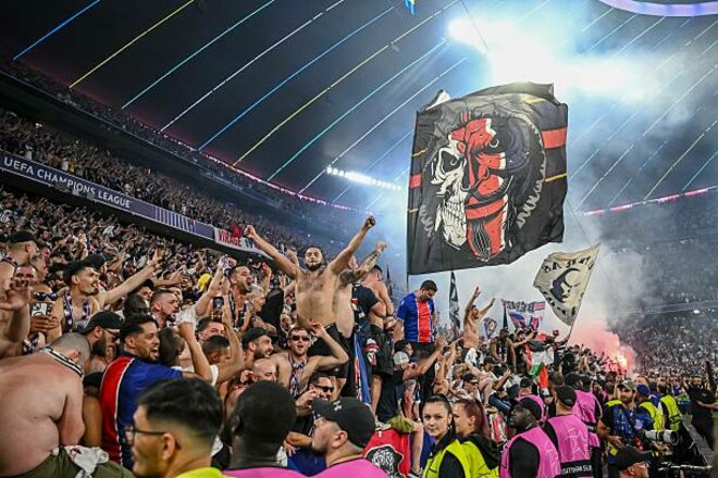 ФОТО. Фанаты ПСЖ почтили память дочери Луиса Энрике