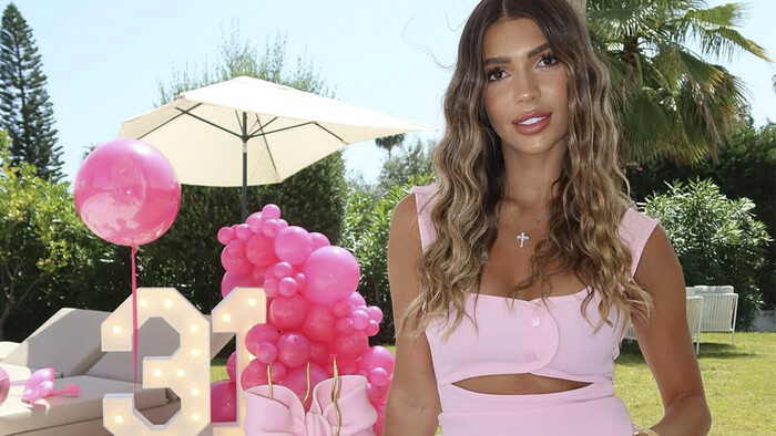 ФОТО. Жена футболиста сборной Украины красиво отметила ДР в Испании