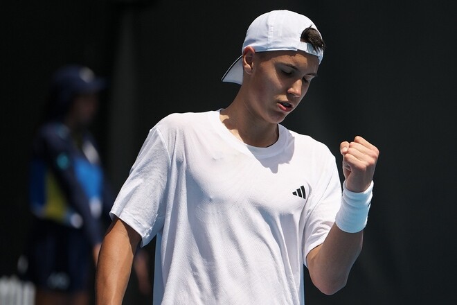 16-летний украинец пробился в 1/8 финала юниорского Ролан Гаррос 2025