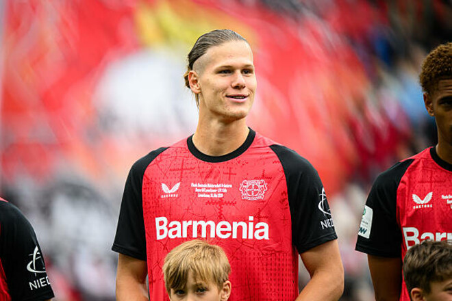 На фоне скандала. Отец Степанова опроверг слухи о натурализации сына